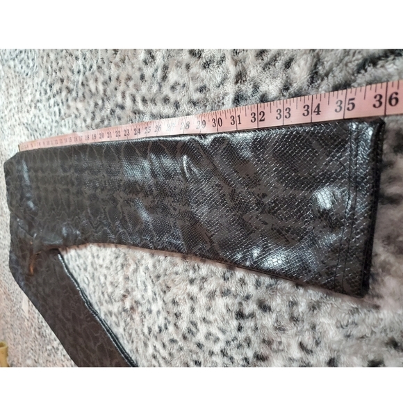 7 For All Mankind Black Grey Vegan Leather Snake Print High Rise Leggings Pants - Picture 4 of 11